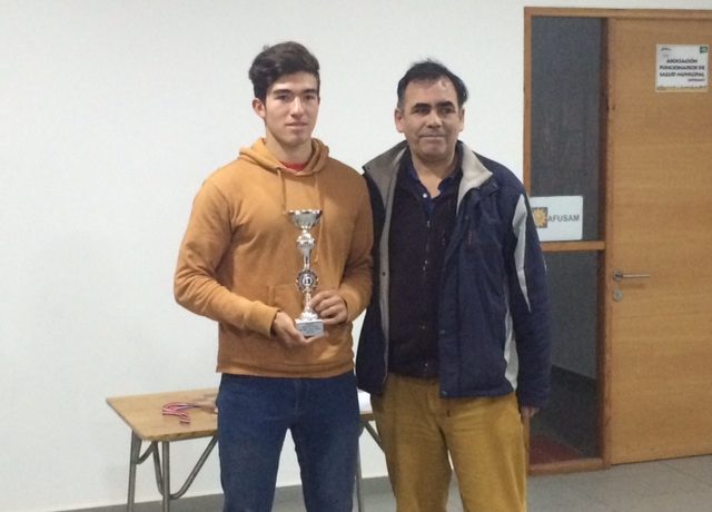 Alumno de IVº medio A –  Carlos Valle obtiene primer lugar en Ajedrez.