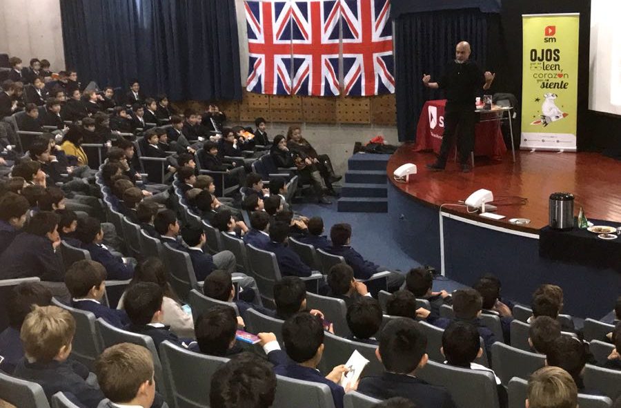 Visita del escritor de literatura infantil Esteban Cabezas