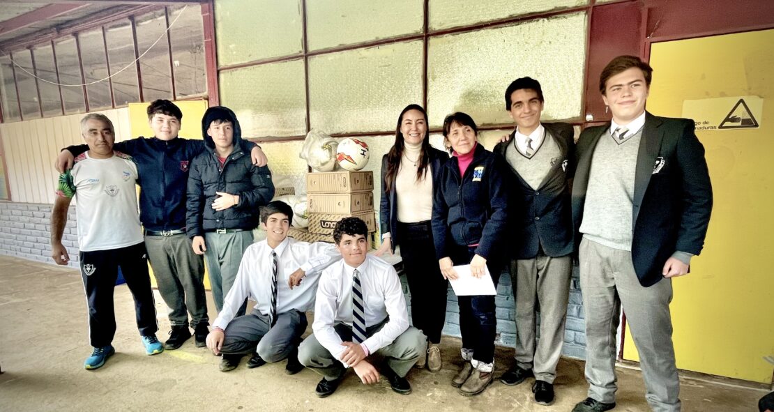 Alumnos entregan donación de libros a Escuela Luisa Nieto de Hamel