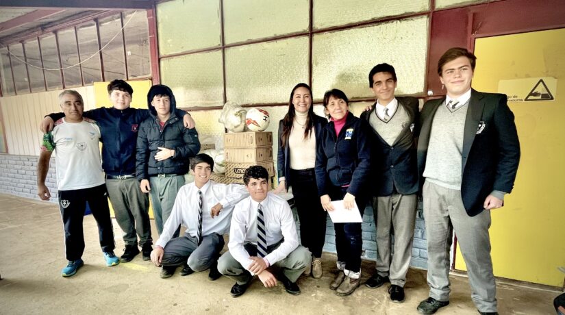 Alumnos entregan donación de libros a Escuela Luisa Nieto de Hamel
