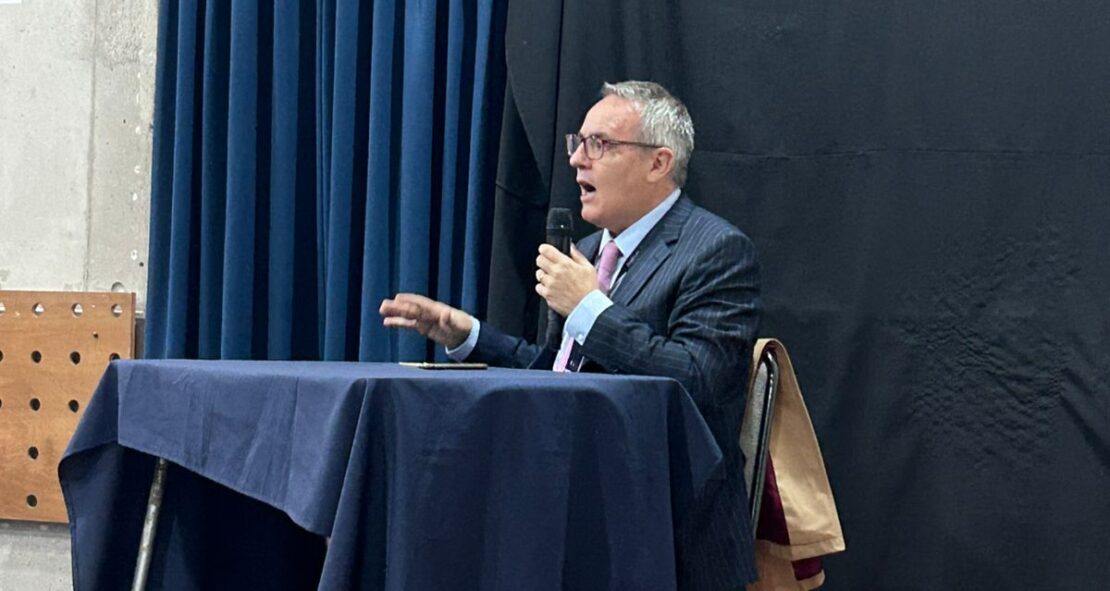 Libro que destaca a Peter Mackay y Thomas Somerscales es presentado en The Mackay School